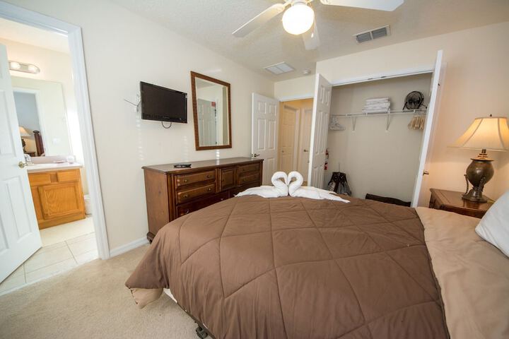 Room 63 of 221