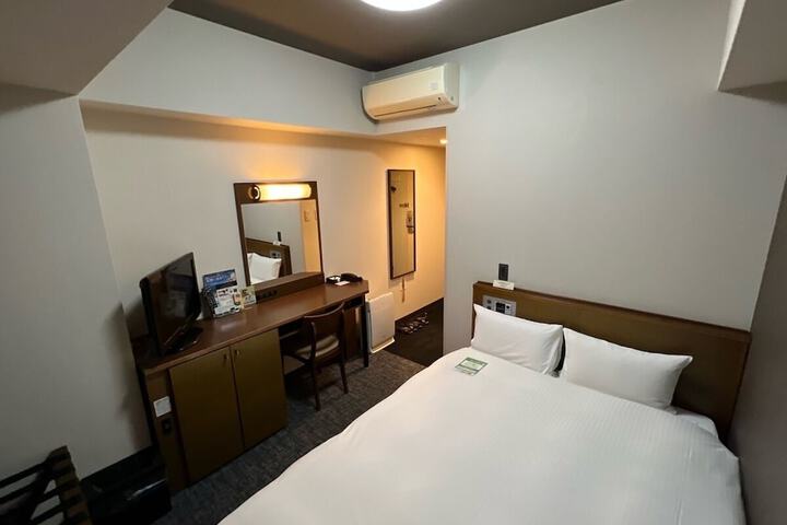 Room 10 of 35