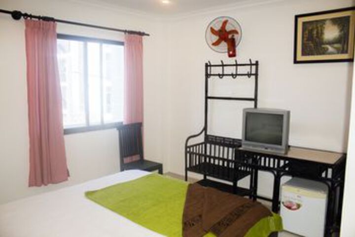 Room 13 of 21