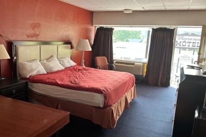 Basic Single Room (2 of 5)