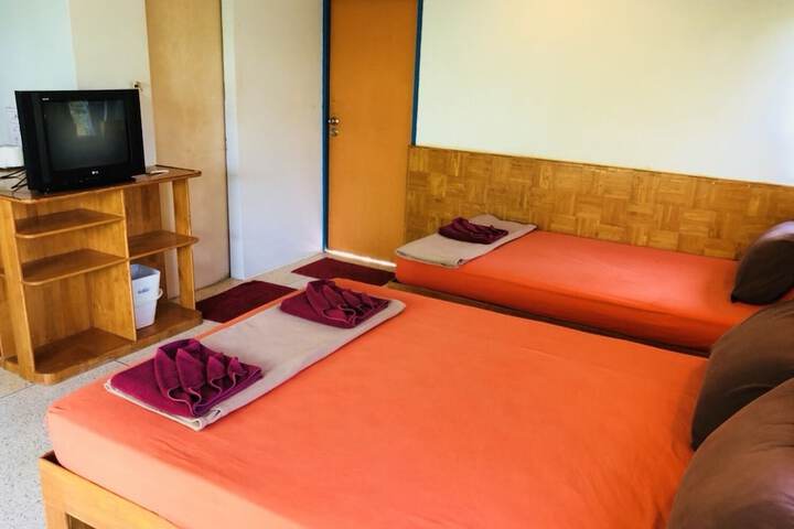 Room 5 of 108