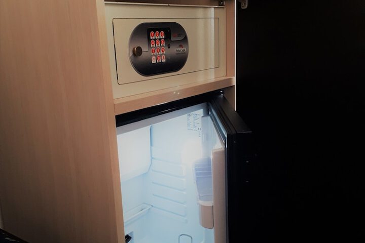 Mini-refrigerator
