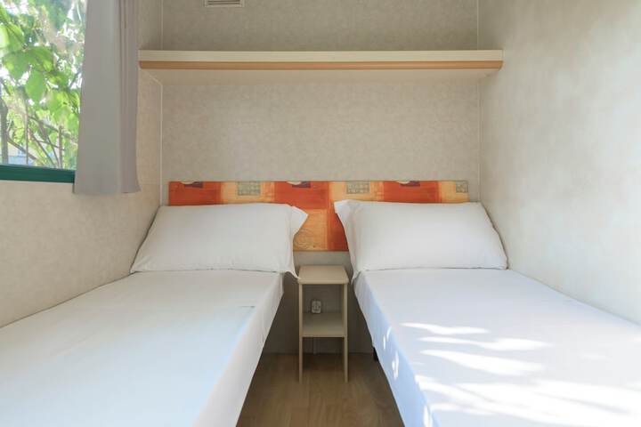 Room 4 of 32