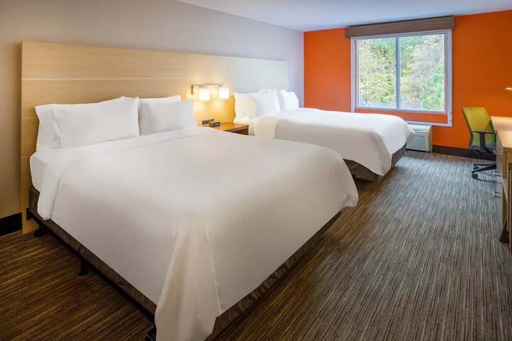 2 Queen Beds (5 of 14)