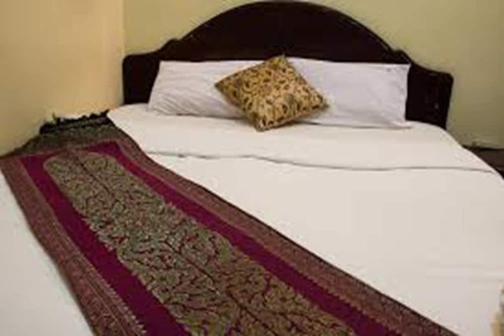 Room 9 of 28