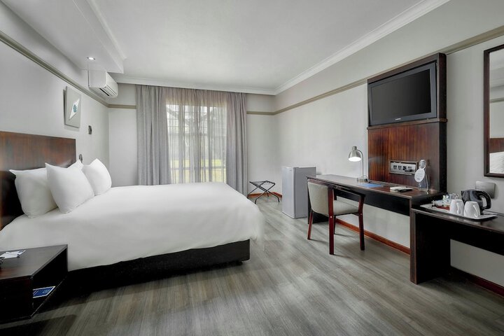 Room 13 of 33