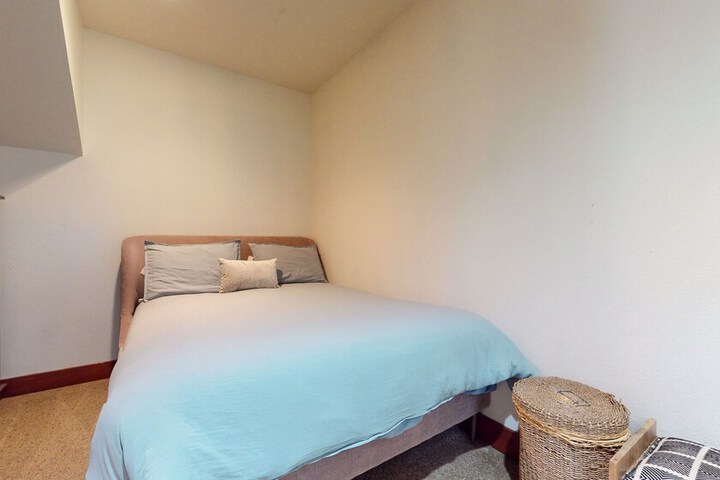 Room 13 of 64