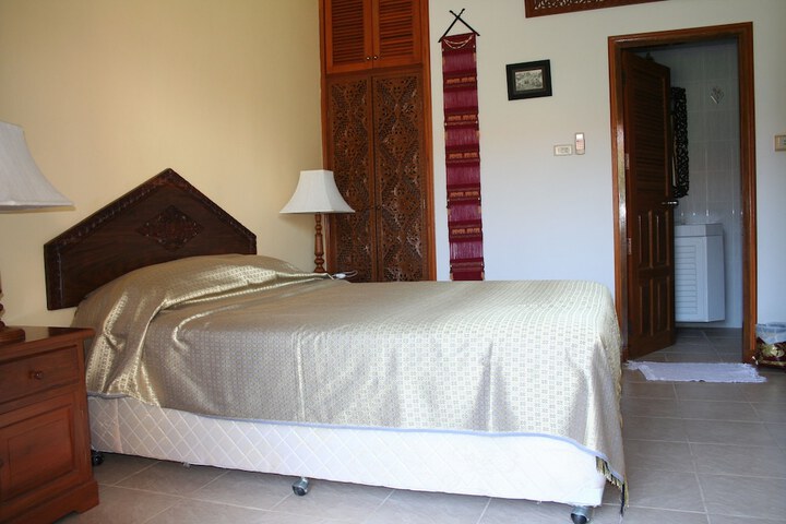 Room 13 of 93