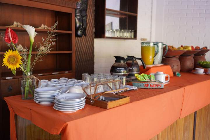 Breakfast/Coffee Service 102 of 132