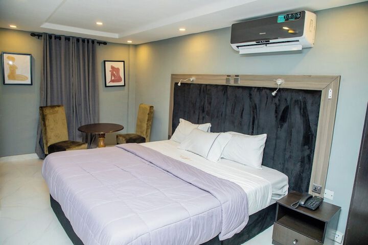 Room 13 of 63