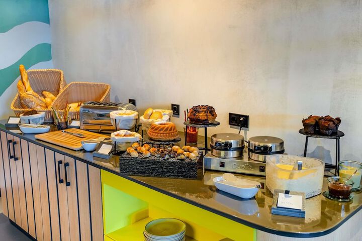 Breakfast/Coffee Service 51 of 83