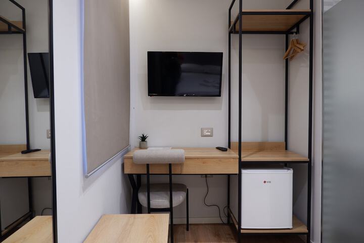 Room 11 of 16