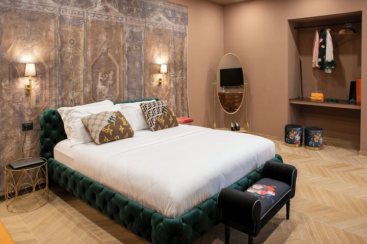 Room 15 of 43
