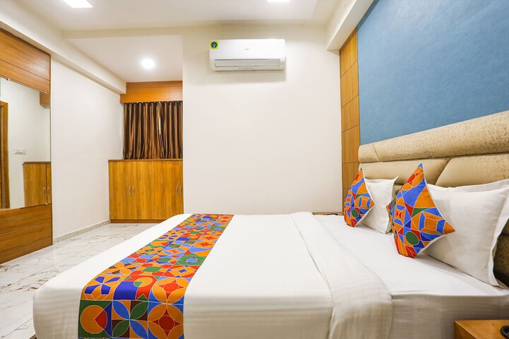 Room 12 of 34