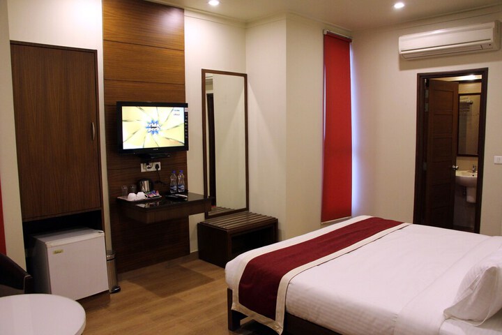 Room 7 of 28