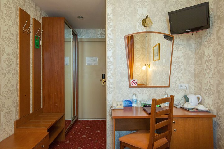 Room 10 of 66