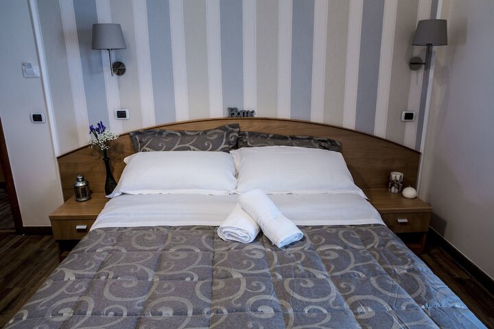 Room 3 of 24