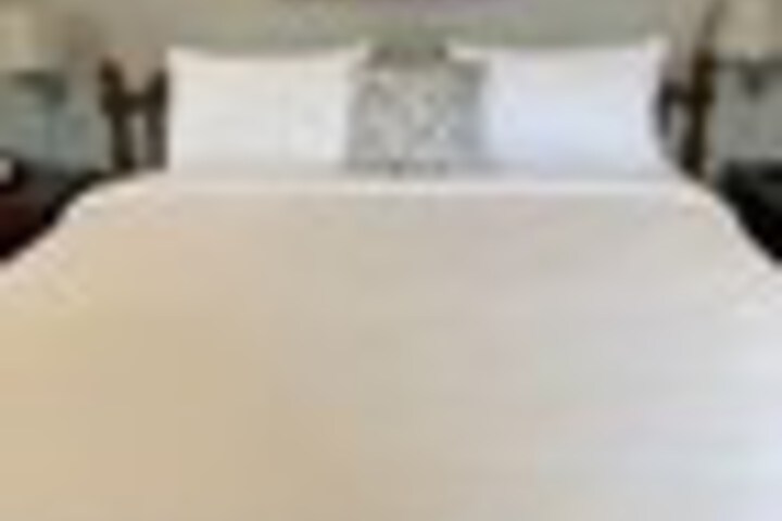 Room 44 of 141