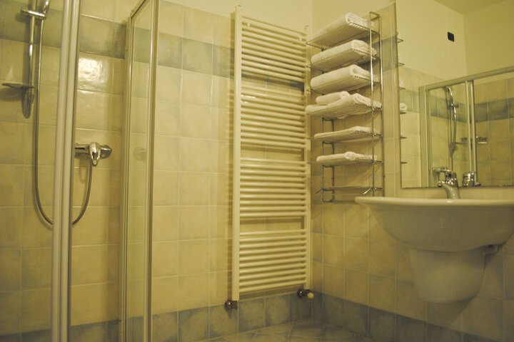 Room 16 of 27