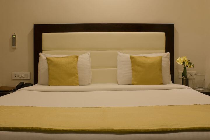 Room 10 of 33