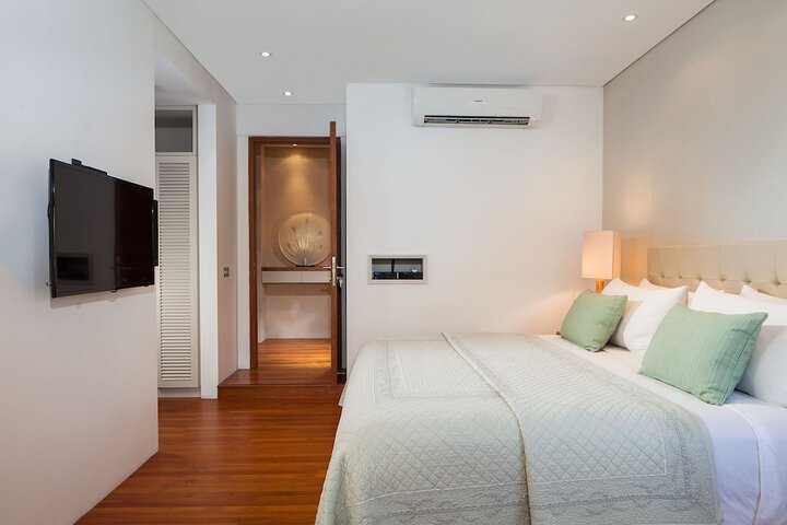 Room 8 of 120