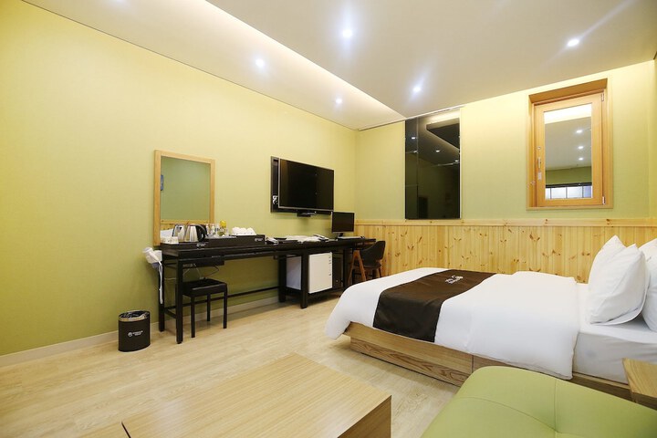 Room 4 of 39