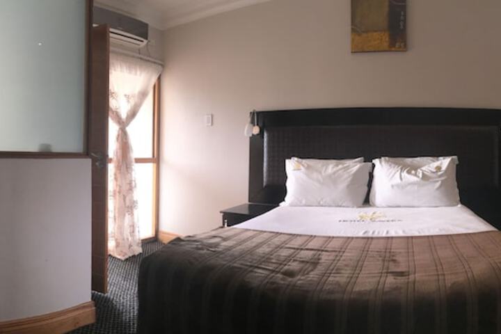 Room 11 of 30