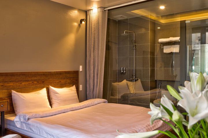 Room 6 of 32