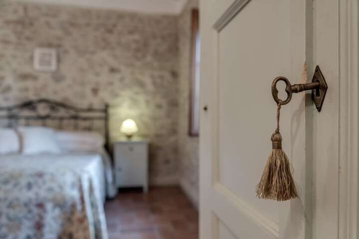 Room 19 of 211
