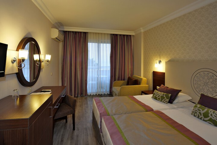 Room 8 of 76