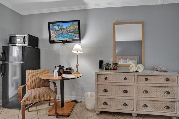 Room 100 of 183