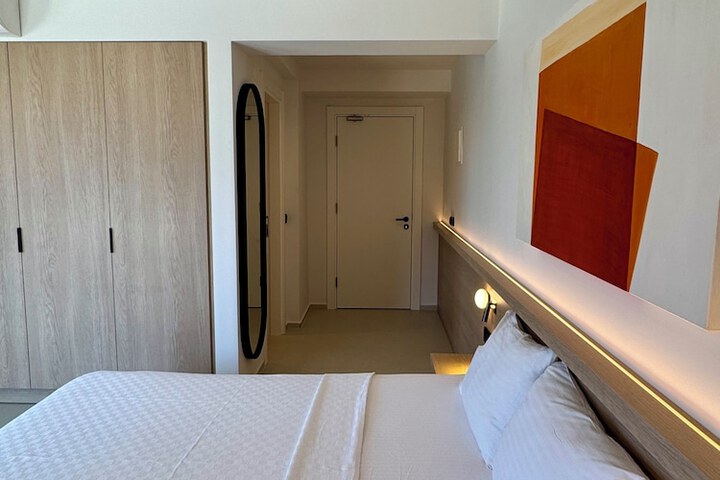 Room 8 of 48