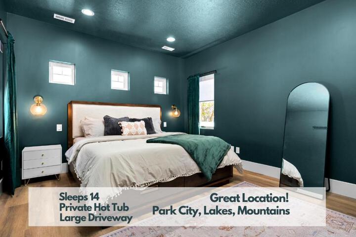 New Mountain Retreat with Hot Tub & Putting Green