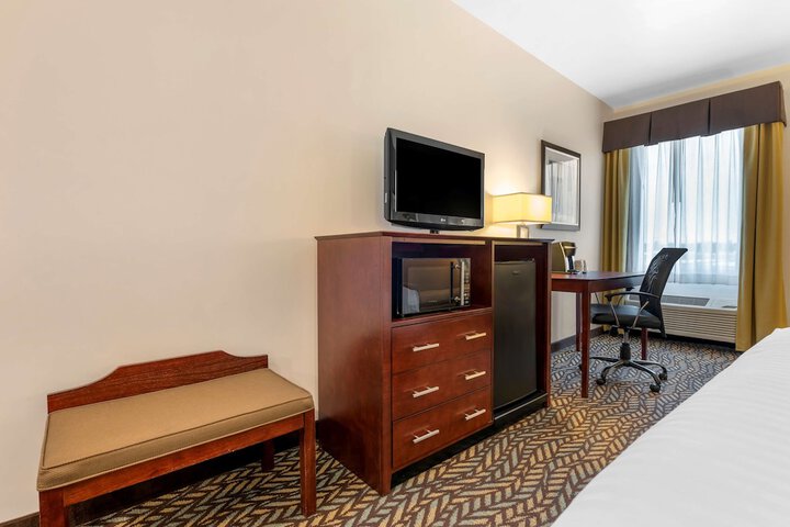 Room 6 of 28