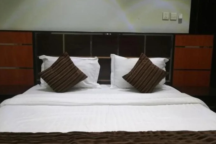 Room 3 of 10