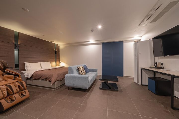 Room 60 of 64