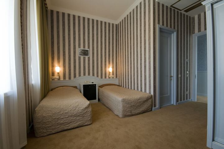Room 31 of 90