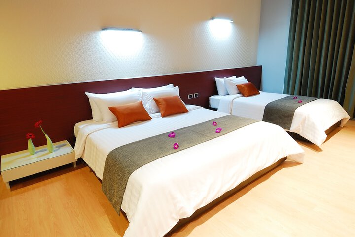 Room 33 of 210
