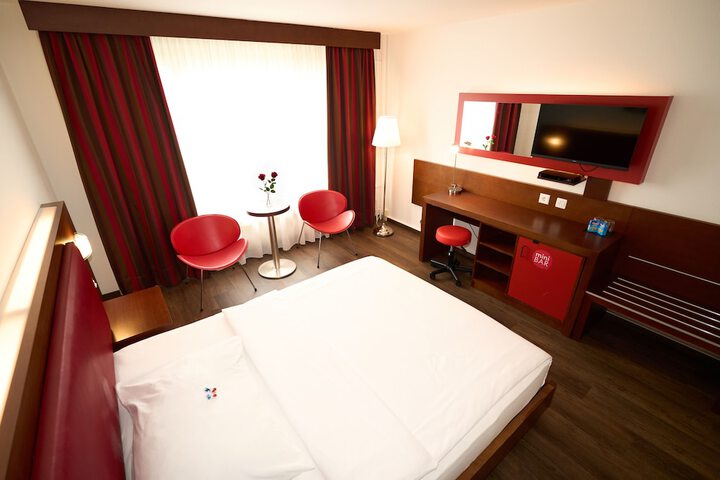 Room 15 of 49