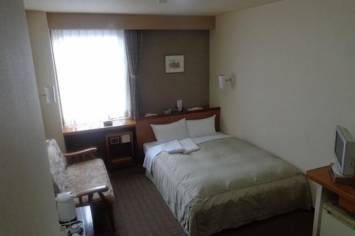 Room 4 of 16