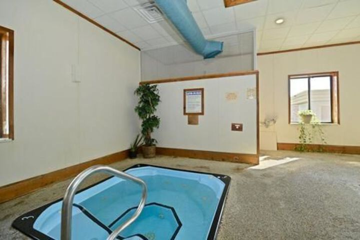 Pool 25 of 31
