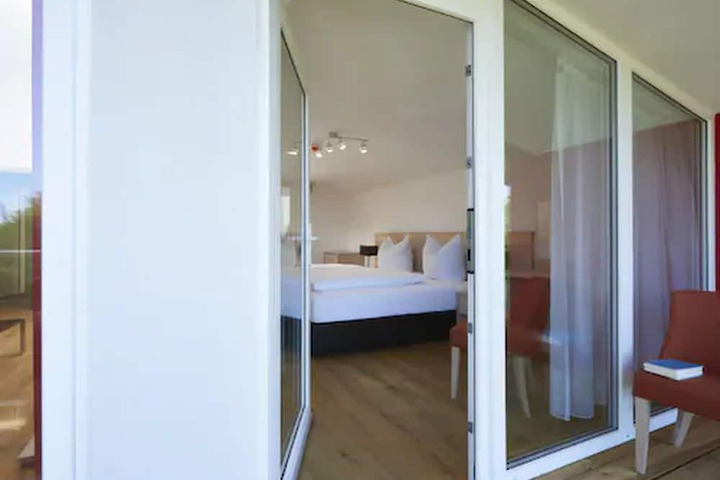 Room 6 of 60