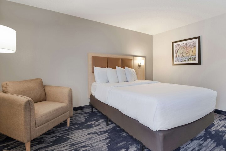 2 Queen Beds Flat Screen Television Microwave and Refrigerator High Speed Internet Accessible Full Breakfast (8 of 12)
