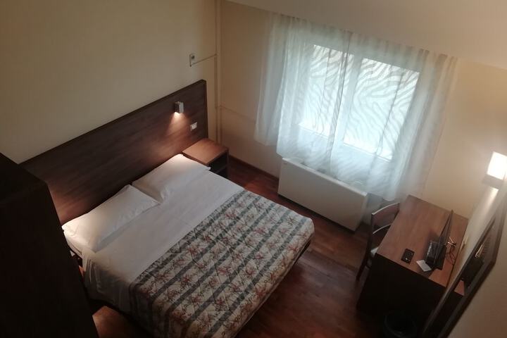 Room 16 of 35