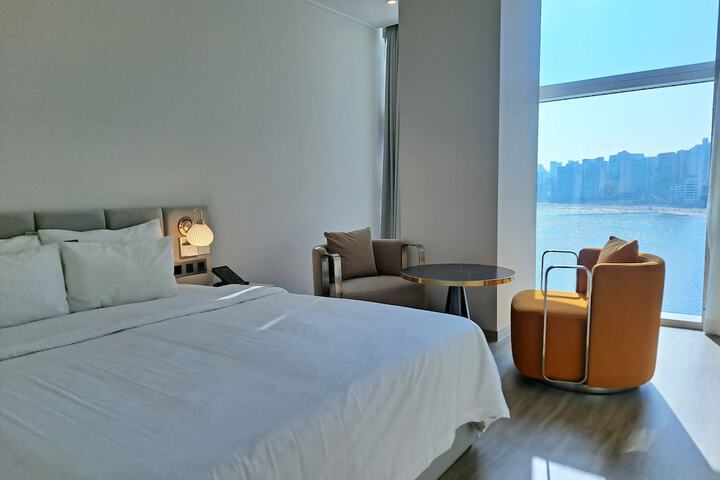 Room 9 of 52