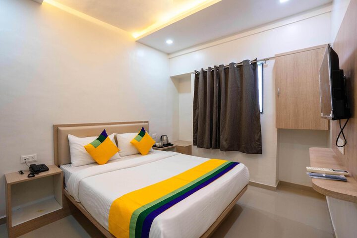 Room 16 of 32