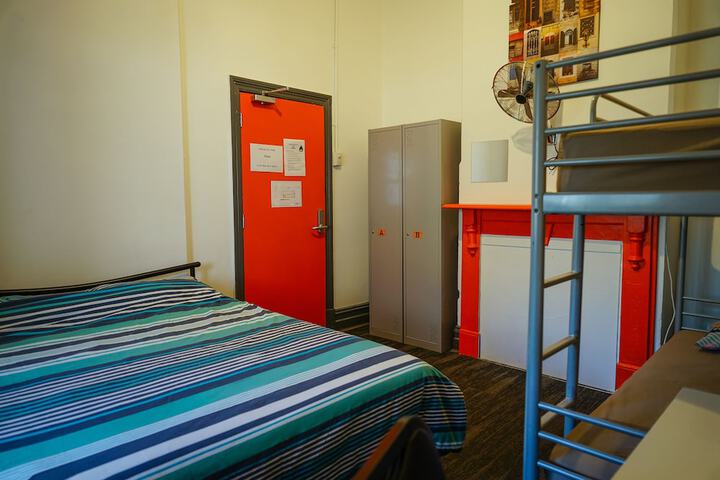 Room 7 of 38