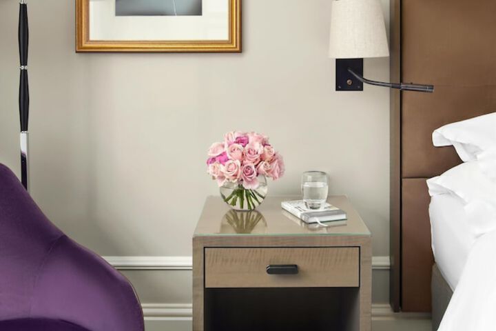 Room 102 of 178