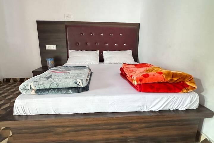 Room 9 of 12