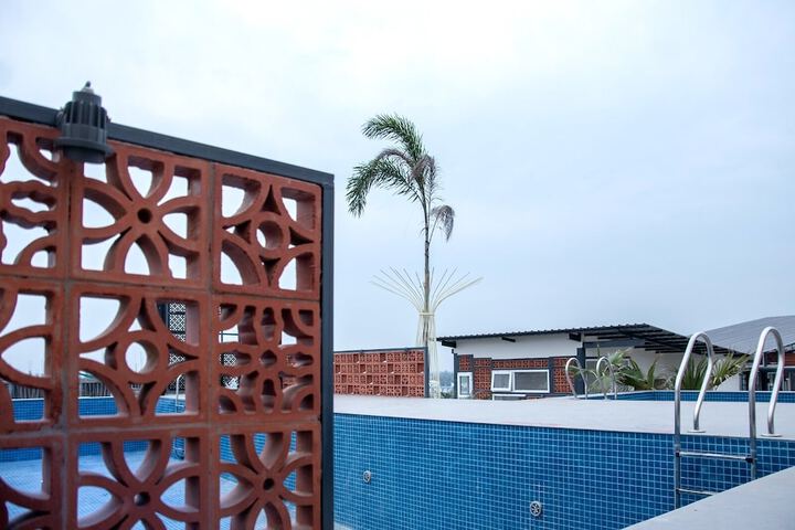 Pool 12 of 20